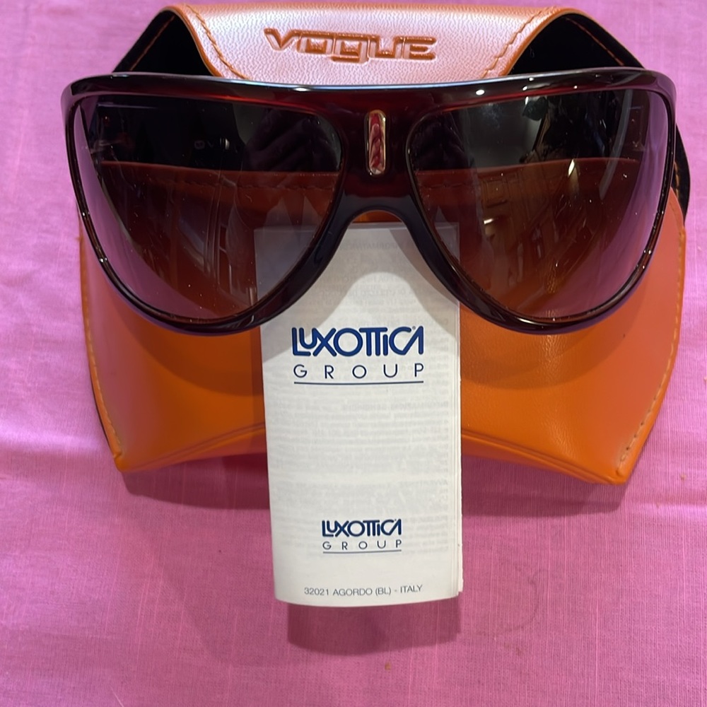 EUC Vogue Women’s Carrera Sunglasses - Beautiful